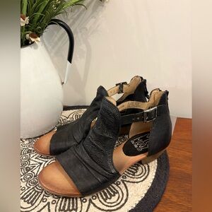 Miz Mooz Corra Black Leather Sandals Size 38/8